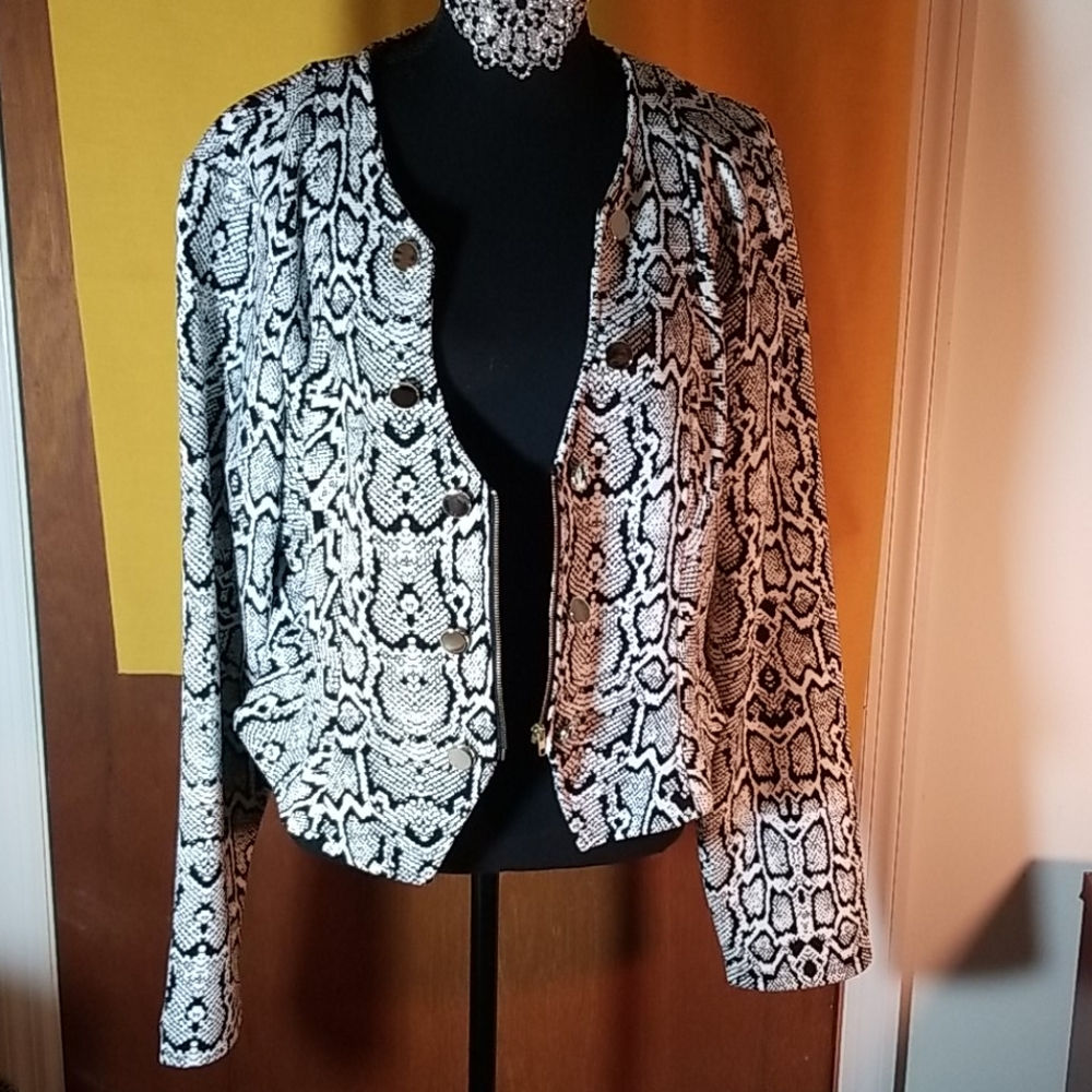 Black/White Design - Picture 3 of 6